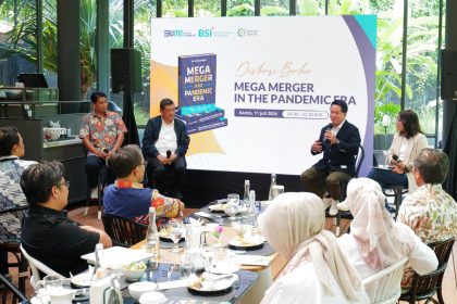 Direktur Utama PT Bank Syariah Indonesia Tbk Hery Gunardi saat diskusi buku “Mega Merger in The Pandemic Era” di Jakarta, Kamis, 11 Juli 2024. (FOTO: Dok BSI).