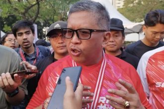 Sekretaris Jenderal PDIP, Hasto Kristiyanto, mengakui bahwa partainya sedang berkomunikasi dengan Partai Keadilan Sejahtera (PKS) dan Partai Kebangkitan Bangsa (PKB) untuk Pilkada Jakarta 2024.