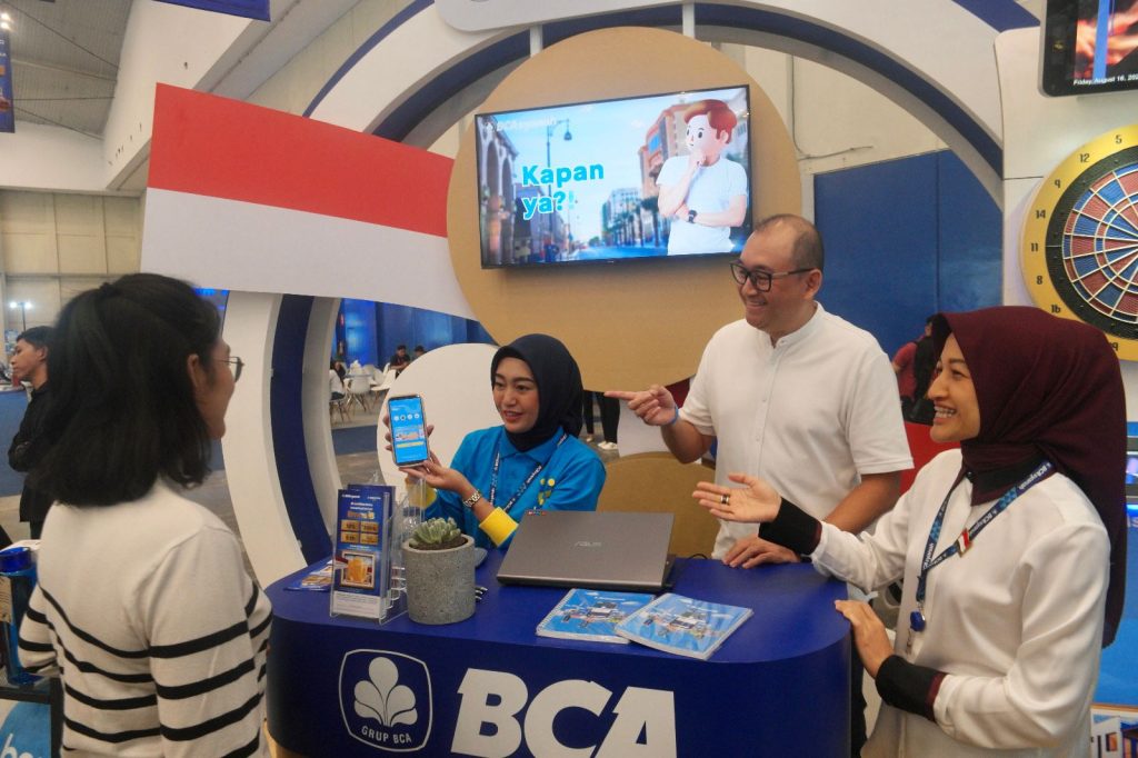 BCA Syariah (PT Bank BCA Syariah) kembali meriahkan BCA Expo dengan berbagai produk dan layanan perbankan syariah. Perhelatan BCA EXPO 2024 merupakan kegiatan pameran yang menghadirkan berbagai penawaran produk konsumer dan solusi perbankan dari BCA dan anak usaha. (INVERSI/Dok BCA Syariah)