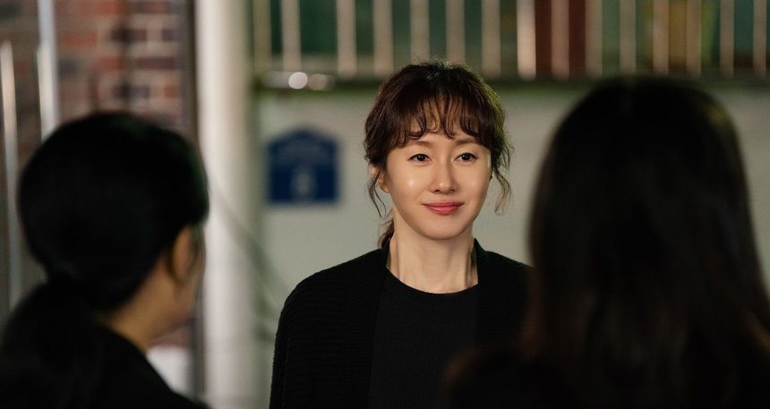 Kim Ji Soo sebagai Geum Ye Yeon di Drakor Romance in The House