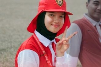 Maulia Permata Putri Pembawa Baki Bendera HUT ke-79 RI.