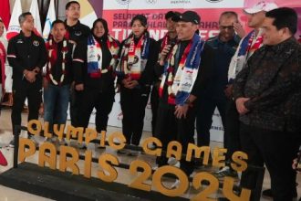 Menteri Badan Usaha Milik Negara (BUMN) Erick Thohir menyampaikan rasa terima kasihnya kepada Veddriq Leonardo, atlet panjat tebing, dan Rizki Juniansyah, atlet angkat besi, atas prestasi mereka di Olimpiade Paris 2024.