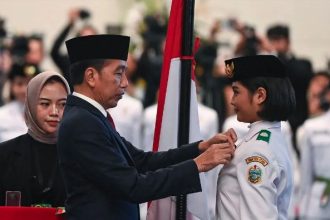 Presiden Joko Widodo (Jokowi), melalui Kepala Staf Kepresidenan (KSP) Moeldoko, menyampaikan pentingnya menghormati keyakinan setiap anggota Pasukan Pengibar Bendera Pusaka (Paskibraka).