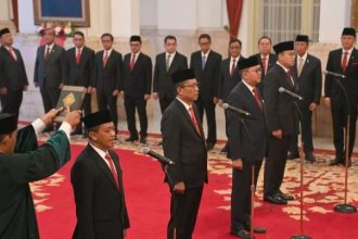 Reshuffle ini juga melibatkan beberapa penunjukan baru, termasuk Dadan Hindayana sebagai Kepala Badan Gizi Nasional, Hasan Nasbi sebagai Kepala Kantor Komunikasi Kepresidenan, Taruna Ikrar sebagai Kepala BPOM, serta Angga Raka Prabowo sebagai Wakil Menteri Komunikasi dan Informatika.