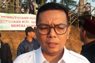 Andra juga mengakui bahwa ia telah berkomunikasi dengan Partai Golkar sebelum partai yang kini dipimpin Bahlil Lahadalia itu mengubah arah dukungannya. Dia juga menyatakan bahwa banyak belajar dari Prabowo Subianto, Ketua Umum Gerindra, mengenai arti sebuah perjuangan.