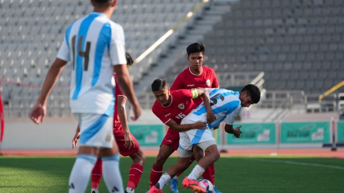 Setelah kemenangan Timnas Indonesia U-20 atas Argentina dengan skor 2-1 di ajang Seoul Earth On Us Cup 2024, Erick Thohir memberikan pujian serta nasihat kepada para pemain. Pertandingan ini berlangsung pada Rabu, 28 Agustus 2024.