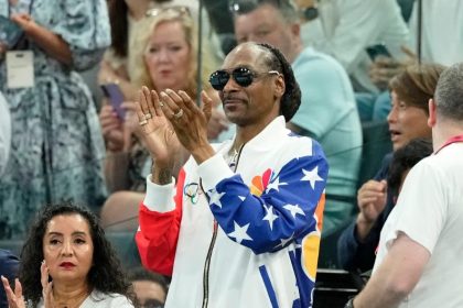 Pin Snoop Dogg di Olimpiade Paris 2024 Laku Keras. (Foto: Snoop Dogg menonton pertandingan di Olimpiade Paris 2024/Kyle Terada, USA TODAY)