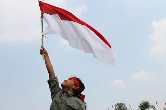 Mengenang jasa para pahlawan tidak hanya sekadar menghormati mereka, tetapi juga sebagai bentuk penghormatan terhadap sejarah bangsa.