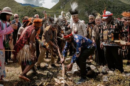 Menteri Pariwisata dan Ekonomi Kreatif Sandiaga Salahuddin Uno saat menghadiri Festival Lembah Baliem 2024 pada 7 hingga 9 Agustus 2024. (FOTO: Kemenparekraf).