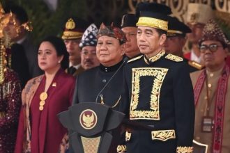 Perayaan Hari Ulang Tahun (HUT) ke-79 Kemerdekaan Republik Indonesia (RI) tahun ini diselenggarakan dengan nuansa yang berbeda dari tahun-tahun sebelumnya. Untuk pertama kalinya, rangkaian Upacara Pengibaran dan Penurunan Bendera Merah Putih diadakan di Ibu Kota Negara (IKN) Nusantara, Kalimantan Timur, yang menarik perhatian media internasional.