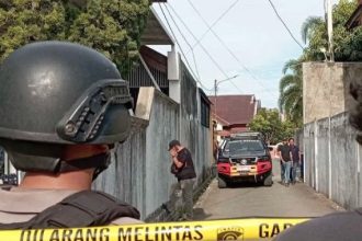 Beberapa petugas menyatakan bahwa Bustami tidak berada di rumah pada saat kejadian. Hingga kini, jenis bom yang digunakan belum dapat dipastikan, apakah granat atau bahan peledak lainnya.