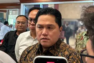 "BUMN ini tidak dalam payung monopoli, kita sudah bersaing secara terbuka dan kalau ada BUMN yang kalah bersaing, ya sudah sewajarnya kita juga harus terbuka pola pikirnya. Ya harus entah ditutup, ataupun dimerger atau ditingkatkan," jelas Erick Thohir.