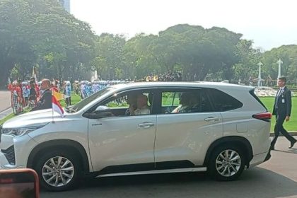 Dalam kunjungan tersebut, Paus Fransiskus memilih menggunakan Toyota Kijang Innova Zenix dan Maung MV3. Toyota Kijang Innova Zenix tidak memiliki perlindungan anti peluru, sedangkan Maung MV3 adalah kendaraan dengan bodi terbuka.