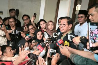 "Jadi saya sudah berdiskusi panjang lebar dengan Pak Ahok. Sekarang kita matangkan, apa yang baik dari Pak Ahok kita lanjutkan. Apa yang baik dari Pak Anies saya juga akan lanjutkan," ujar Pramono.