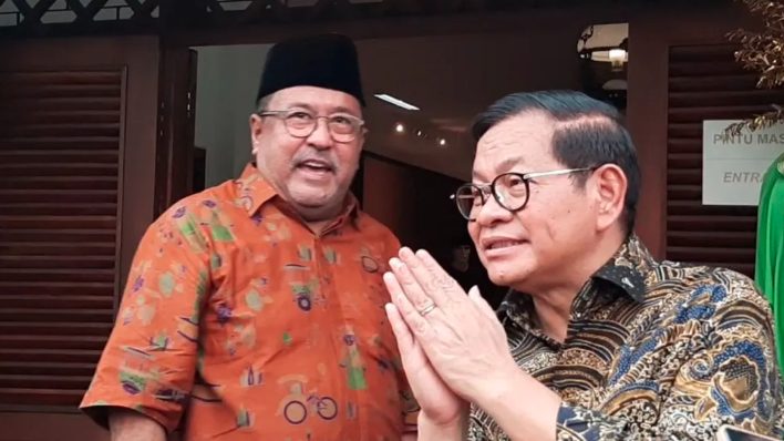 "(Putra Pramono) sama sekali enggak pernah mendaftar untuk jadi bupati. Jadi kami berdua, saya dan anak saya, itu mengalami proses yang sama, yang bukan menjadi keinginan, tapi menjadi amanat partai dan kami harus menjalankan," jelas Pramono.