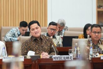 Dalam rapat kerja terakhirnya dengan Komisi VI DPR RI, Erick Thohir menyampaikan apresiasi dengan membacakan dua pantun sebagai tanda perpisahan. Ia mengungkapkan rasa terima kasihnya kepada Komisi VI atas peran mereka dalam menjaga jalannya pemerintahan, terutama dalam menjalankan fungsi pengawasan.