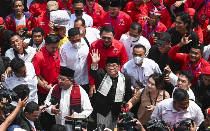 "Ya semua kan bertanding harus menang satu putaran. Ngapain dua putaran? Dua putaran lebih mahal, buang-buang uang. Energinya juga berlebihan. udahlah," ungkapnya.