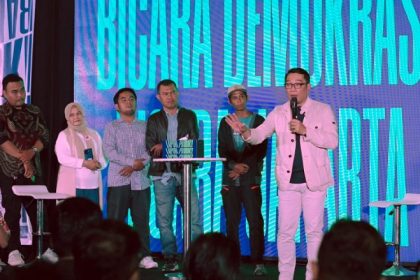 “Izinkan kami nanti memenangkan dengan cara baik, dengan niat baik. Dan kalau berhasil kami akan mencintai mengurusi masyarakat Betawi dengan aspirasi-aspirasinya tadi,”kata Ridwan Kamil.