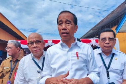 "Pada kesempatan yang baik ini, saya adalah manusia yang tidak sempurna, penuh dengan kekurangan, penuh dengan kebodohan, penuh dengan kekhilafan, saya mohon dimaafkan yang sebesar-besarnya apabila ada kesalahan, kekhilafan, kekurangan dalam saya membuat kebijakan-kebijakan untuk rakyat," ungkapnya.