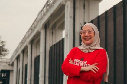 Selain itu, KPU menetapkan Bonnie Triyana, Caleg PDI-P dari Dapil Banten I yang meraih 36.516 suara, sebagai pengganti Tia Rahmania yang diberhentikan karena tidak memenuhi syarat pelantikan.