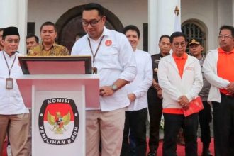 "Lansia itu sering kesepian, sementara jumlah anak sekolah banyak. Nanti kita bikin program anak Sekolah Sahabat Lansia, sebulan sekali, kelompok anak sekolah mendatangi lansia, bawa makan, ajak ngobrol," ungkap Ridwan Kamil, yang akrab disapa Kang Emil.