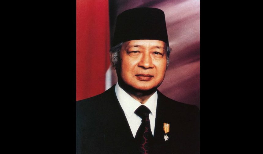 Latief juga mengungkapkan bahwa ia pernah melaporkan rencana kudeta kepada Soeharto, namun tidak mendapat respon. Soeharto bahkan terlihat acuh tak acuh saat Latief mencoba menyampaikan informasi penting tersebut. Hal ini menimbulkan spekulasi bahwa Soeharto mungkin meremehkan ancaman yang ada atau memang sudah memiliki informasi lebih lanjut tentang rencana PKI.