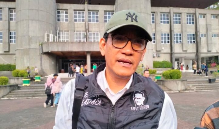 "Jadi silaturahmi dan semua orang bisa berkumpul untuk mengagas sesuatu pikiran, berdiskusi yang dalam konteks uu dan konstitusi ini sangat legal, dan tidak perlu pemberitahuan, karena ini di ruang tertutup, bukan unjuk rasa," jelasnya.