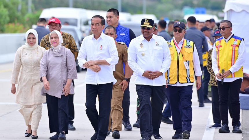 "Kita berharap dengan jalan tol Trans Sumatra, akan mendorong pertumbuhan ekonomi dan mendorong pemerataan ekonomi di Pulau Sumatera," jelasnya.