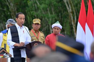 "Alhamdulillah pada pagi hari ini, segera akan kita resmikan Jalan Tol Ruas Binjai-Langsa (Seksi 2 Stabat – Tanjung Pura) yang dibangun sejak tahun 2020 sepanjang 26,2 km dengan anggaran biaya Rp11,6 triliun," kata Jokowi.