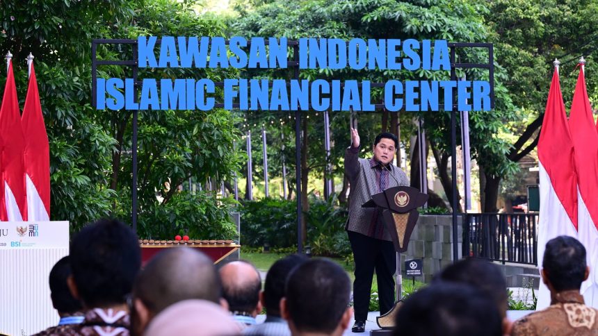 "Karena itu kita coba membangun juga platformnya yaitu kawasannya, agar semua yang berhubungan dengan ekonomi syariah bisa terpadu," ujarnya saat melaporkan kepada Presiden Jokowi pada acara peresmian Kawasan Indonesia Islamic Financial Center di Jakarta, Selasa, 17 September 2024.