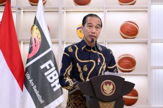 “Dengan melakukan pembinaan dan pelatihan dengan menyelenggarakan event olahraga sebanyak mungkin dan dengan membangun venue-venue berstandar internasional. Dan tentu juga dengan mempererat kerja sama dengan federasi internasional seperti FIBA sebagai induk olahraga basket dunia,” tambahnya.