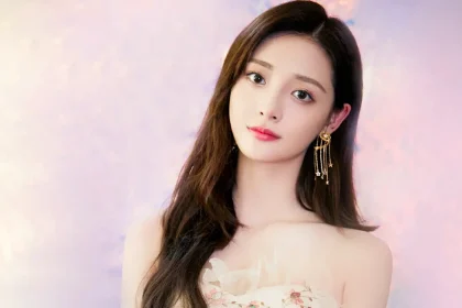 Biodata Zhou Jie Qiong