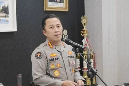 "Apabila jumlah massa dan eskalasi meningkatkan maka diadakan penutupan jalan, apabila jumlah massa tidak banyak, lalin normal seperti biasa, " katanya.