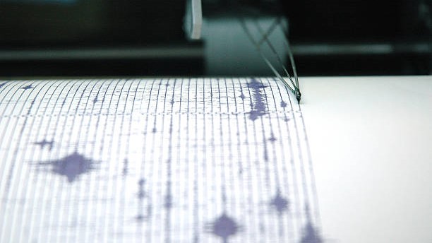 Menurut laporan BMKG, pusat gempa berada pada koordinat 7,19 lintang selatan dan 107,67 bujur timur, atau sekitar 24 kilometer di tenggara Kabupaten Bandung, dengan kedalaman 10 kilometer. BMKG juga menyatakan bahwa gempa ini tidak berpotensi menimbulkan tsunami.