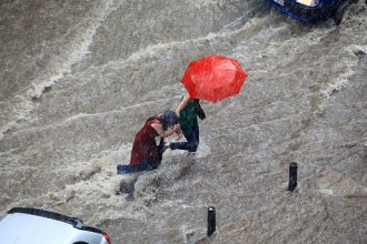 "Kalau itu sudah bisa diprediksi dan awan itu terpecah, tidak terkonsentrasi di Bogor, otomatis kita tidak mendapatkan kiriman banjir dari Bogor," jelasnya.