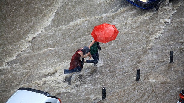 "Kalau itu sudah bisa diprediksi dan awan itu terpecah, tidak terkonsentrasi di Bogor, otomatis kita tidak mendapatkan kiriman banjir dari Bogor," jelasnya.