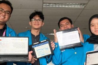 Delegasi mahasiswa Fakultas Kedokteran Universitas Islam Negeri (FK UIN) Syarif Hidayatullah Jakarta yang berhasil meraih medali perak pada ajang sains internasional, World Invention Competition and Exhibition (WICE) 2024. (FOTO: UIN Jakarta)