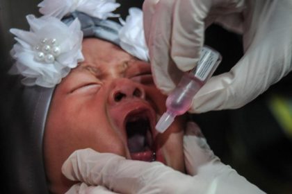 Ilus pemberian vaksin polio. (FOTO: Puskesmas Kuta Selatan).