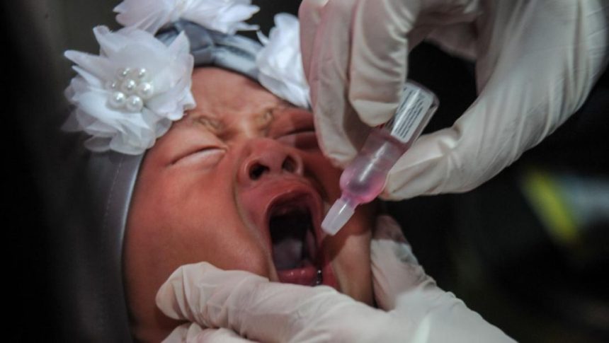 Ilus pemberian vaksin polio. (FOTO: Puskesmas Kuta Selatan).