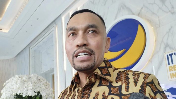 Ahmad Sahroni mengakui dirinya siap berkontribusi dalam mengarahkan tim pemenangan.