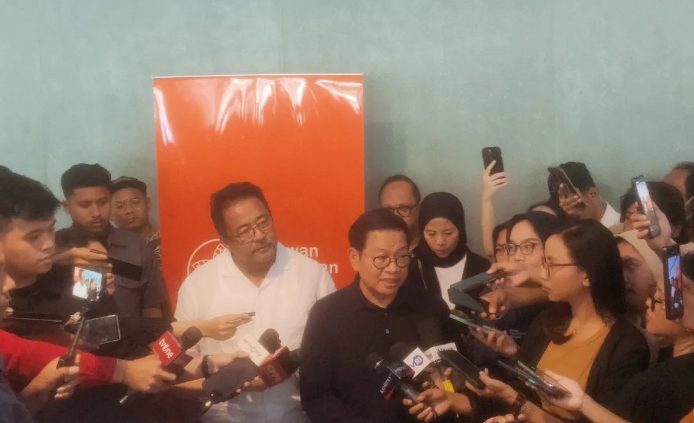 "Maka untuk itu saya dan bang Doel selama ini keliling telah berdiskusi dengan mantan gubernur mulai bang Foke, bang Yos, pak Ahok, mas Anies ketemu di CFD, dan juga para tokoh yang ada, mulai pak JK, pak SBY, bu Mega, dan tokoh-tokoh lain," jelasnya.