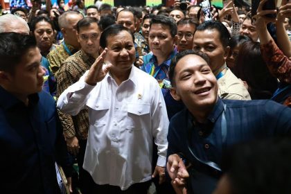 Prabowo Subianto sendiri telah mengisyaratkan bahwa kabinetnya akan terdiri dari koalisi besar. Ini bisa diartikan sebagai formasi yang lebih "gemuk," mengingat banyaknya partai yang bergabung dalam koalisinya. Prabowo berpendapat bahwa hal ini perlu dilakukan untuk memastikan pemerintahan yang kuat.