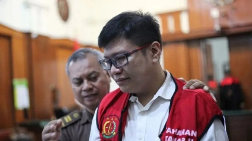 Di Rutan Surabaya, Ronald telah melalui prosedur standar, termasuk ditempatkan di blok karantina dan menjalani masa pengenalan lingkungan di Blok A kamar A3.