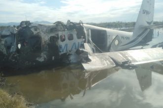 Pesawat perintis milik PT. SAM Air dengan nomor registrasi PK-SMH mengalami kecelakaan di Bandara Panua, Pohuwato pada Minggu (20/10/2024). (Foto: Kantor Pencarian Dan Pertolongan Gorontalo)