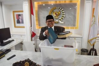 "Ke depan, saya mengabdi ke partai sebagai ketua umum dan lembaga-lembaga pendidikan," ujarnya, yang merupakan alumnus Universitas Gajah Mada (UGM).