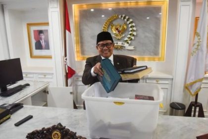 "Ke depan, saya mengabdi ke partai sebagai ketua umum dan lembaga-lembaga pendidikan," ujarnya, yang merupakan alumnus Universitas Gajah Mada (UGM).