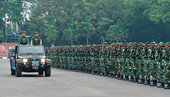 Beberapa alutsista yang akan berparade berasal dari TNI Angkatan Darat, seperti kendaraan taktis Maung, Bushmaster, Anoa, serta tank Leopard dan Harimau. Dari TNI Angkatan Laut, akan tampil tank amfibi BTR4, BMP 3F, dan rudal jarak jauh Yakhont. Sedangkan dari TNI Angkatan Udara, radar Smart Hunter, pesawat tempur, dan helikopter turut ambil bagian.