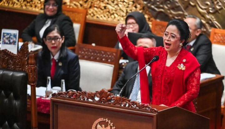 Pada periode pertama kepemimpinannya (2019-2024), Puan berhasil membawa DPR menyelesaikan 225 Rancangan Undang-Undang (RUU) menjadi Undang-Undang. Angka ini jauh melampaui capaian DPR periode sebelumnya yang hanya menyelesaikan 91 UU. Beberapa undang-undang yang menarik perhatian publik di antaranya adalah UU Cipta Kerja, UU Tindak Pidana Kekerasan Seksual (TPKS), dan UU Pelindungan Data Pribadi (PDP).