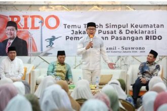 "Kan, tadi, di-WA sudah, jawaban belum. Jadi, harus menghormati yang ditanya (Ahok dan Anies)," ucapnya sambil tersenyum saat ditemui awak media.