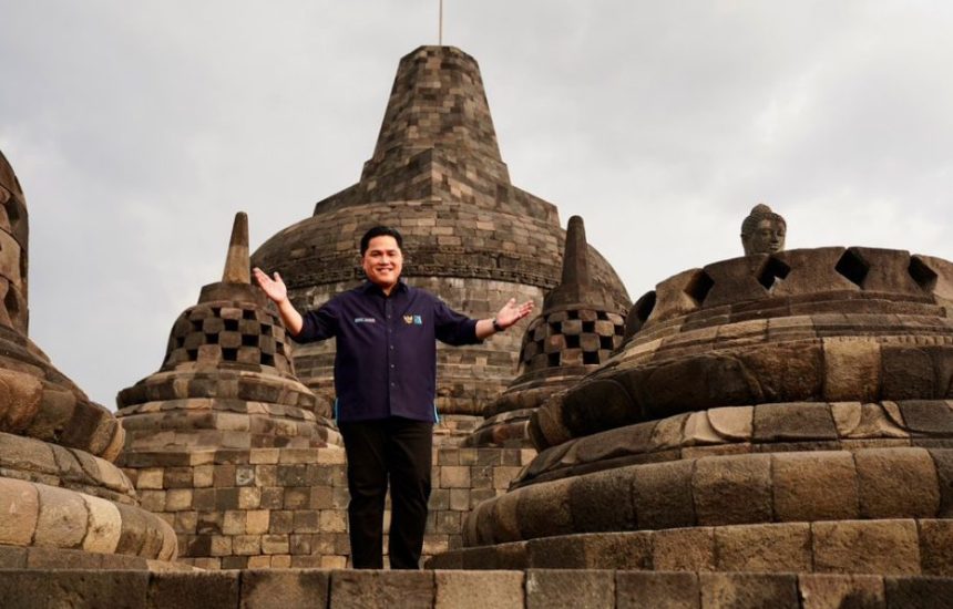 Salah satu fokus utama dalam pengembangan Borobudur adalah dampak ekonominya terhadap Usaha Mikro, Kecil, dan Menengah (UMKM). Peningkatan jumlah pengunjung di kawasan Borobudur tidak hanya mendukung sektor pariwisata, tetapi juga memberi manfaat langsung bagi pelaku usaha lokal. Erick Thohir menyoroti pentingnya peran UMKM di sekitar kawasan, khususnya mereka yang terlibat dalam Museum dan Kampung Seni Borobudur.